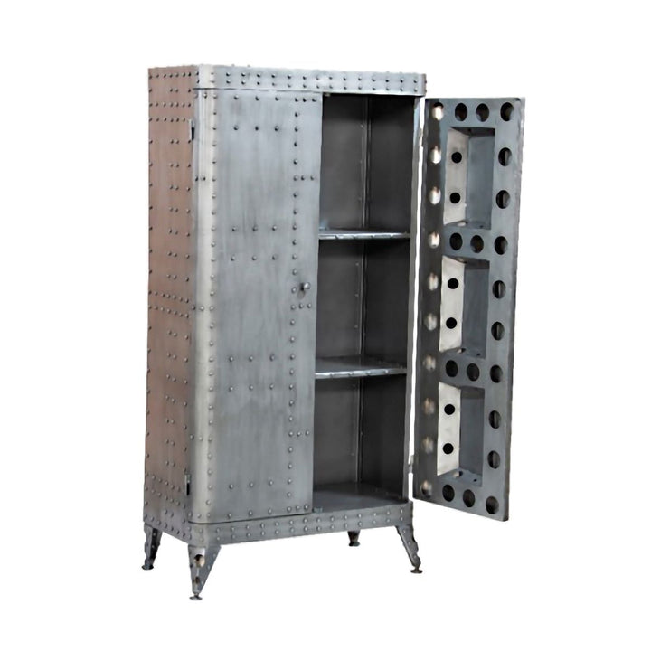 Aviation Schrank – Industrial Design im Fliegerlook