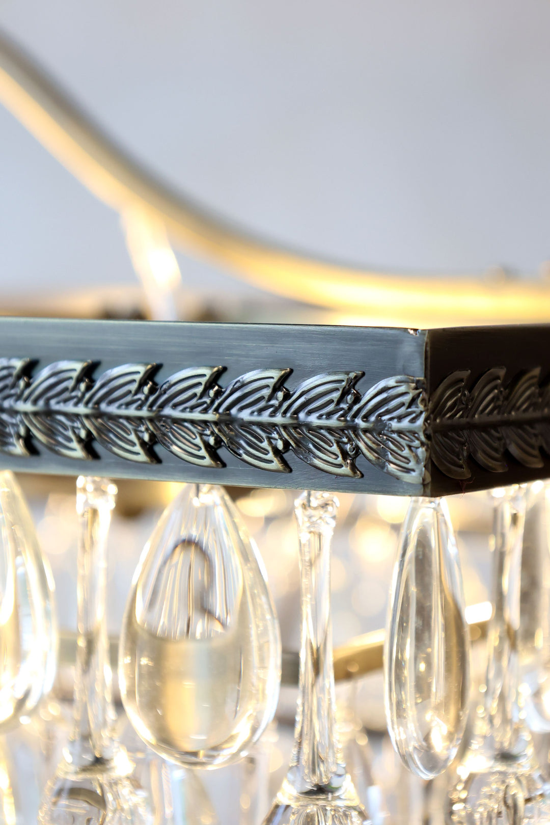 Versailles Kronleuchter – luxuriöser Kristall Kronleuchter in Antique Messing