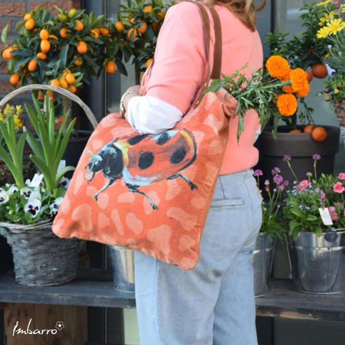 Shopper Tasche Marienkäfer – stilvolle Samttasche mit kunstvollem Tiermotiv in Orange