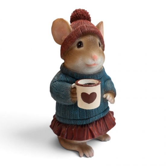 Maus mit Tasse – winterliche Dekofigur aus Kunstharz, 27,5 cm