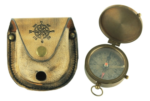 Kompass mit Deckel und Ring – antiker Messing Kompass mit Leder Etui im maritimen Stil