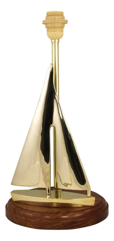 Lampe Segelyacht – maritime Tischlampe aus Messing und Holz mit Segel Design
