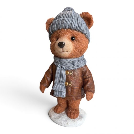 Winterbär mit Mütze und Schal, dekorative Winterfigur aus Kunstharz, 27,5 cm
