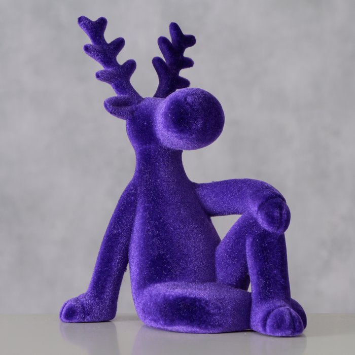 Figur Timor sitzend – moderner Deko Hirsch in Lila mit beflockter Oberfläche