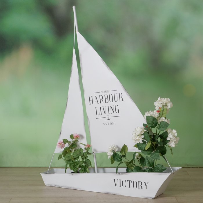 Segelboot Victory – große maritime Dekoration aus Metall im Harbour Living Design