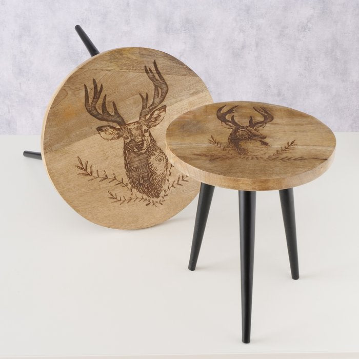 Tisch Rudolf – Handgearbeitetes 2 teiliges Beistelltisch Set aus Mangoholz mit Hirschmotiv