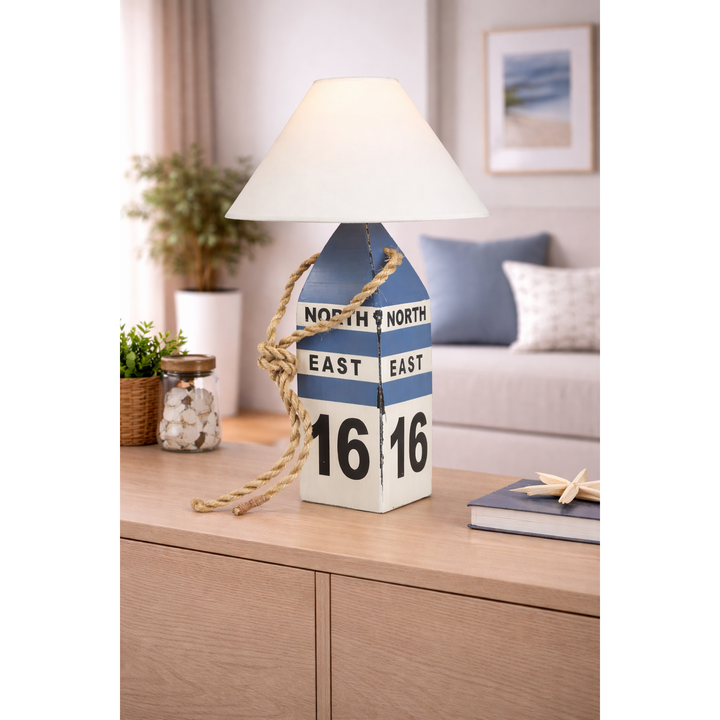 Leuchtfeuerlampe Boje „North East 1616“ – maritime Tischlampe aus Holz im Vintage Stil