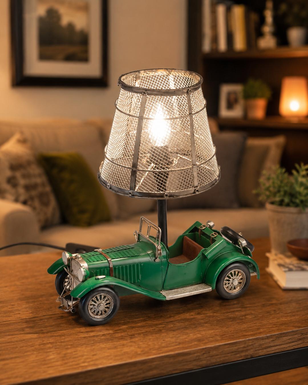 Lampe Oldtimer Grün aus Metall – Vintage Tischlampe mit klassischem Automobil Design
