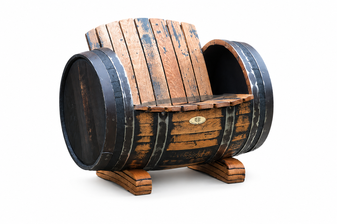 Whisky Stuhl kräftig geölt aus Eichenholz, rustikaler Fass Sessel aus recyceltem Holz