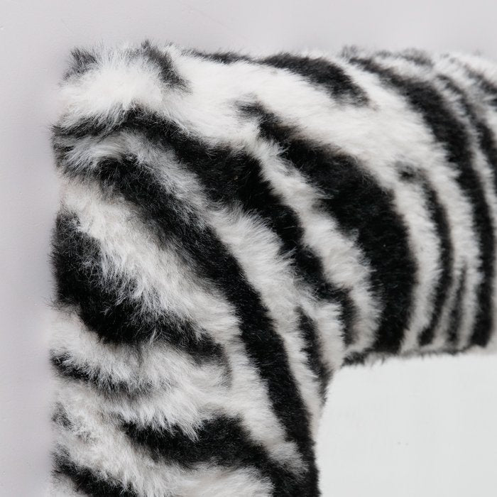Spiegel Zebra – handgearbeiteter Wandspiegel mit Zebra Muster in Schwarz und Weiß