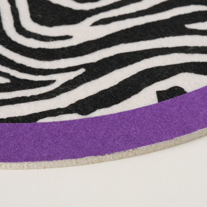 Tischset Zebra rund 38 cm mit lila Rand, modernes Platzset aus Textil