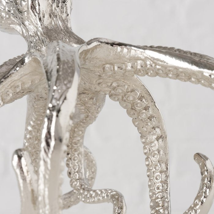 Flaschenträger Octo – dekorativer Flaschenhalter aus Aluminium in Silber