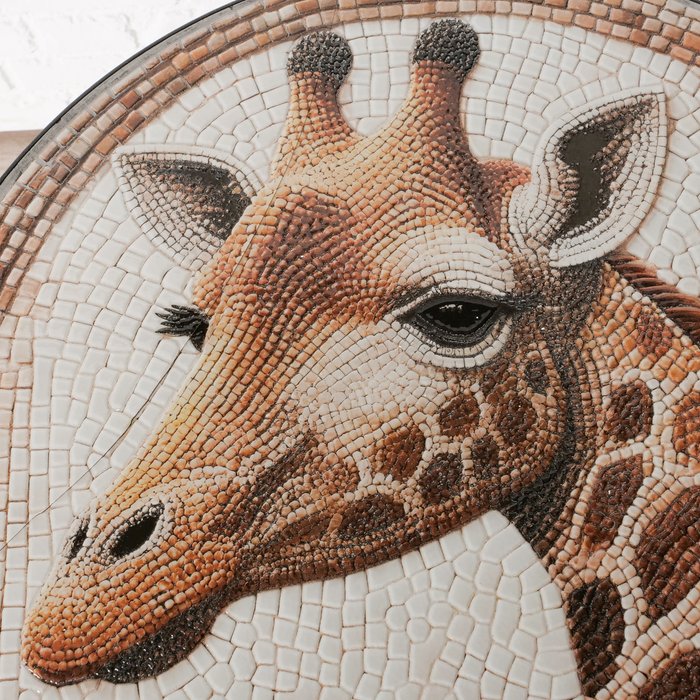 Beistelltisch Giraffe aus Metall mit Keramik Tischplatte