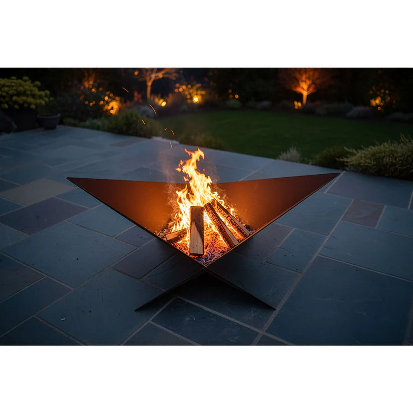 Feuerstelle Origami – moderne Design Feuerstelle aus Stahl für Garten und Terrasse