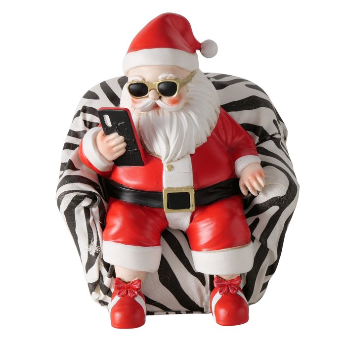 Dekofigur Weihnachtsmann im Sessel – handgemalte Figur aus Kunstharz in Rot