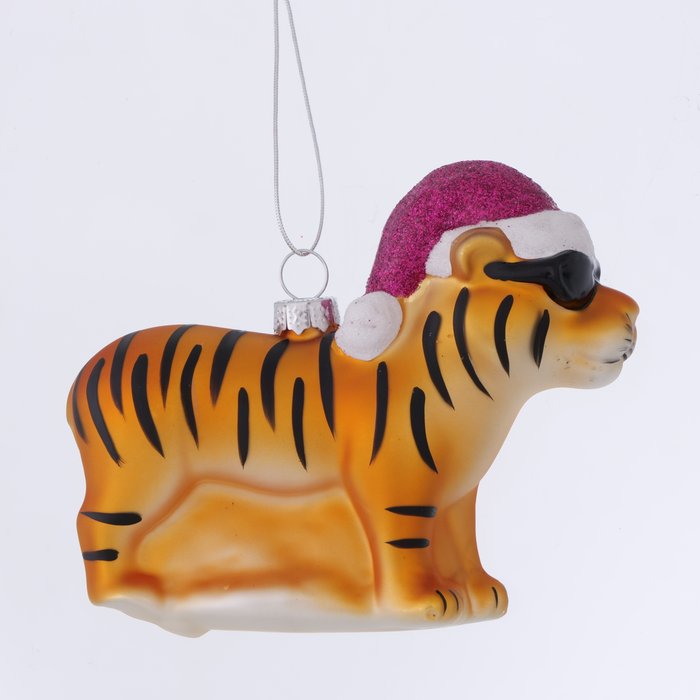 Weihnachtsanhänger Tiger – handgemalter Christbaumschmuck aus Glas in Orange mit Glitzermütze