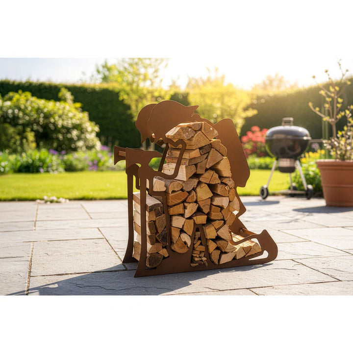 Holzlege Feuerwehrmann – dekorativer Holzständer aus Stahl für Kaminholz