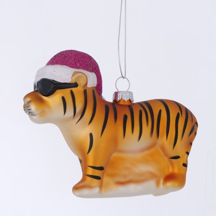Weihnachtsanhänger Tiger – handgemalter Christbaumschmuck aus Glas in Orange mit Glitzermütze