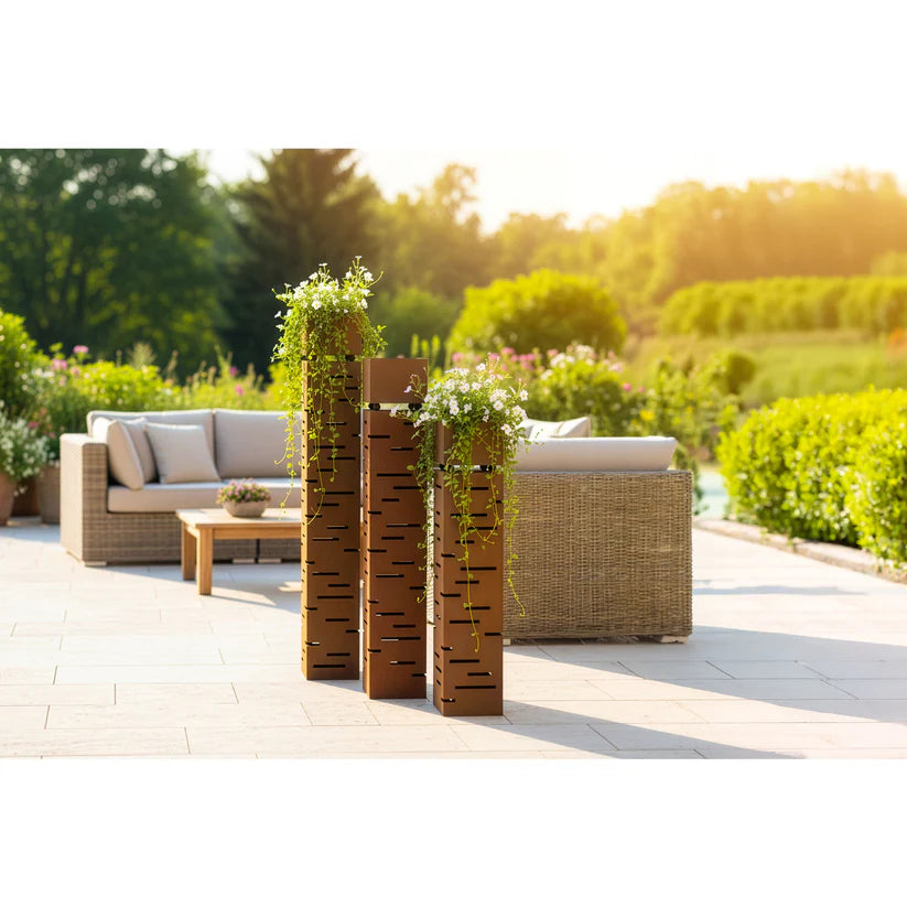 Säule Streifen – dekorative Gartensäulen aus Metall in Edelrost Optik im 3er Set