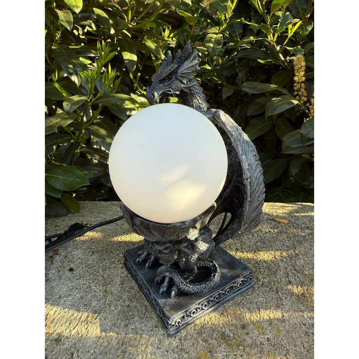 Tischlampe „Drache“ – Mystisches Design aus Kunstharz