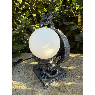 Tischlampe „Drache“ – Mystisches Design aus Kunstharz