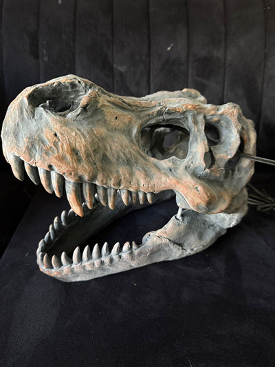 Tischleuchte „T. Rex“ – Dinosaurier-Look aus Kunstharz