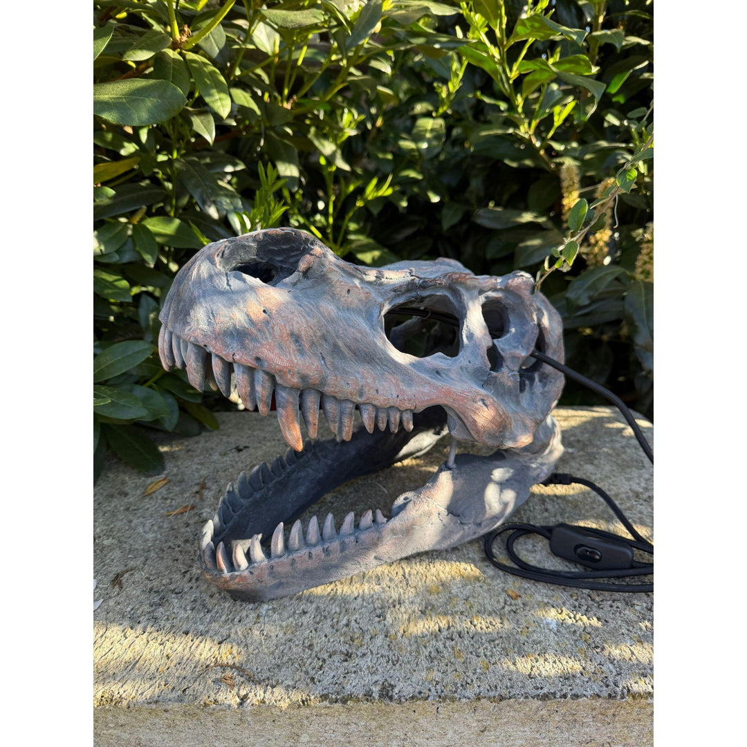 Tischleuchte „T. Rex“ – Dinosaurier-Look aus Kunstharz