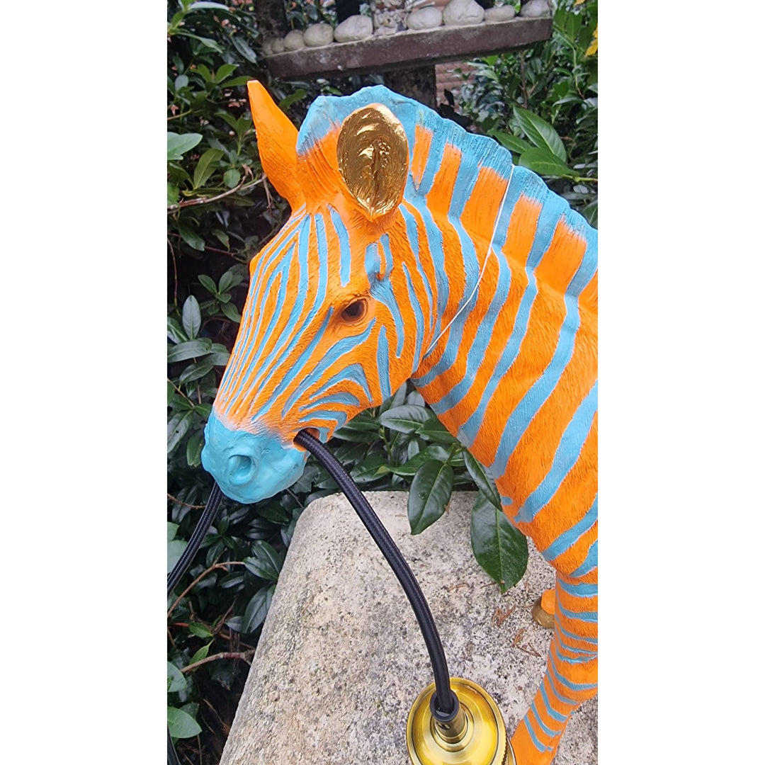 Zebra Lampe aus Kunstharz – modernes Designobjekt, 50 cm