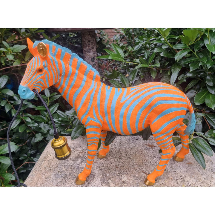 Zebra Lampe aus Kunstharz – modernes Designobjekt, 50 cm