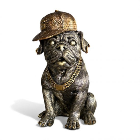 Dekofigur Mops mit Cap und Kette – stylische Tierfigur aus Kunstharz in Gold und Schwarz