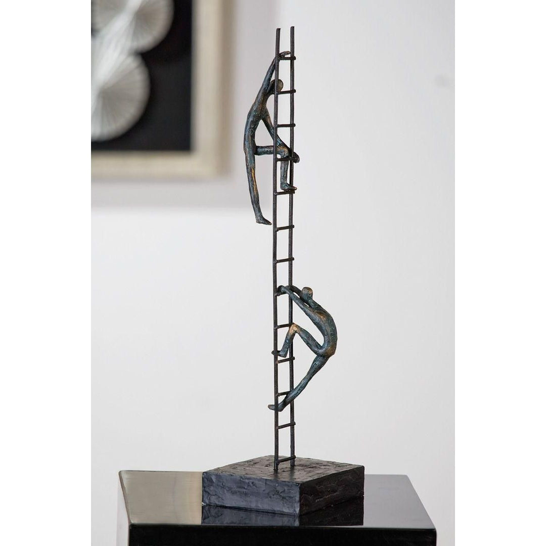 Poly Skulptur "Balance of Power" - Luxurelle-Shop